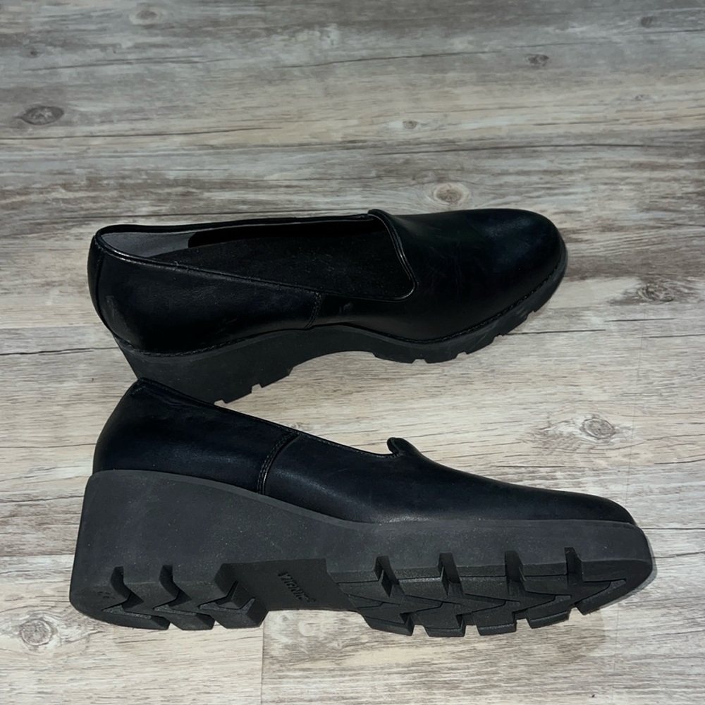 Vionic Black Slip-On Wedge Clogs